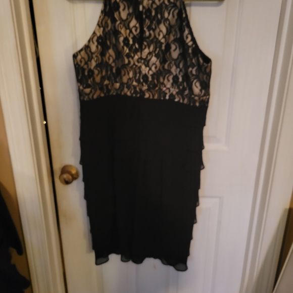 BLACK & LACE DRESS - Picture 1 of 3